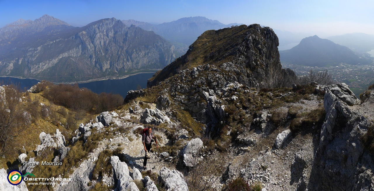 42 Panoramica dall'anticima del Moregallo con il ramo del lago di Lecco!.jpg